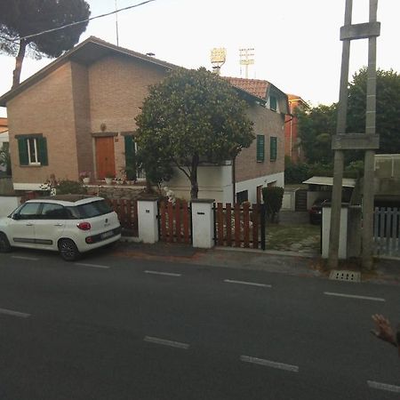 Affittacamere Villa Sofia Accanto Ospedale Con Ampio Giardino Fano Exterior foto