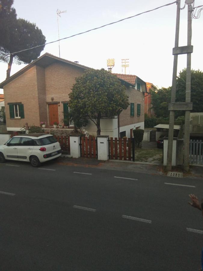 Affittacamere Villa Sofia Accanto Ospedale Con Ampio Giardino Fano Exterior foto