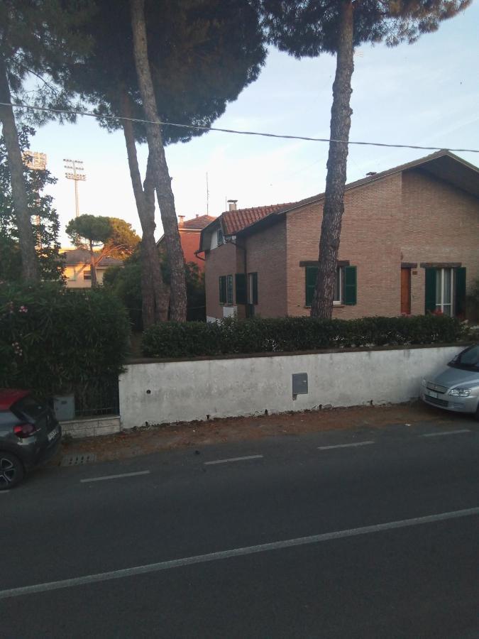 Affittacamere Villa Sofia Accanto Ospedale Con Ampio Giardino Fano Exterior foto