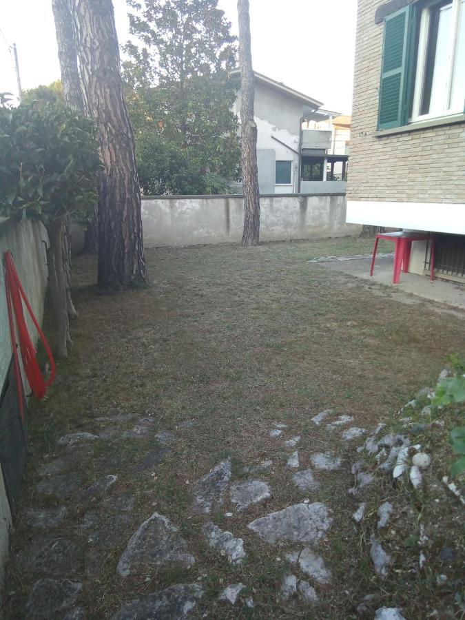 Affittacamere Villa Sofia Accanto Ospedale Con Ampio Giardino Fano Exterior foto